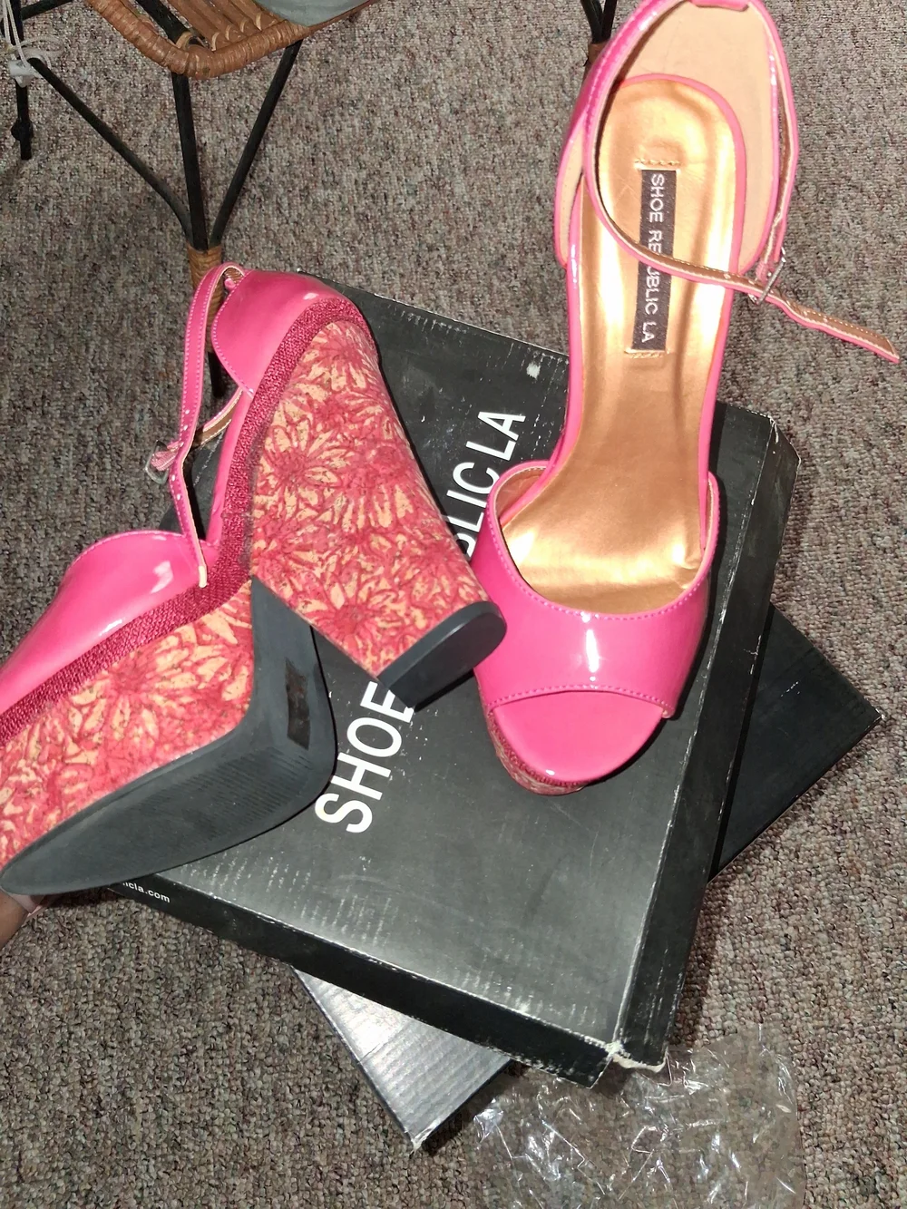 Stylish Hot Pink Platform Sandals with Patterned Block Heel
